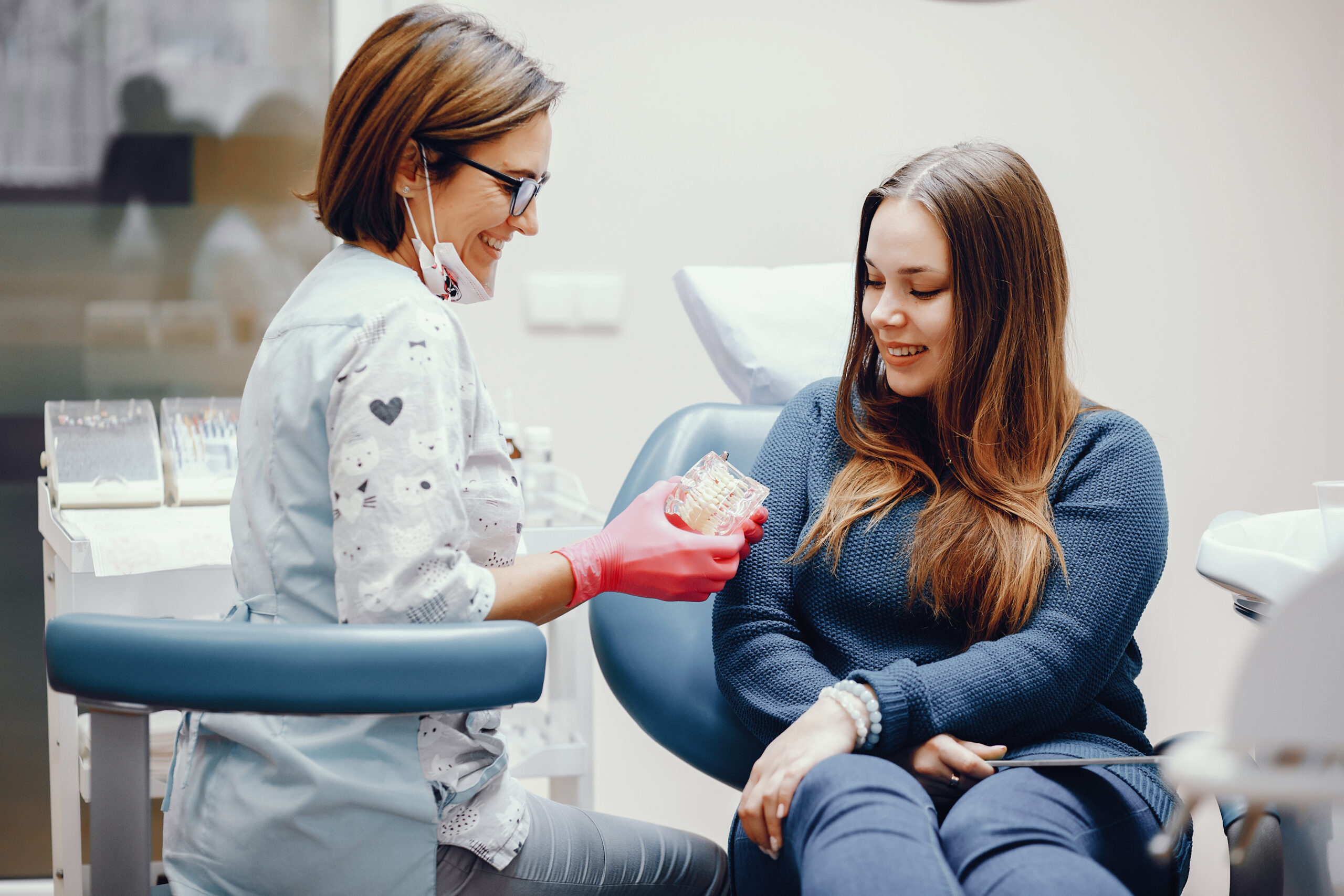 Invisalign® aligners conveniently and comfortably reveal your confident smile