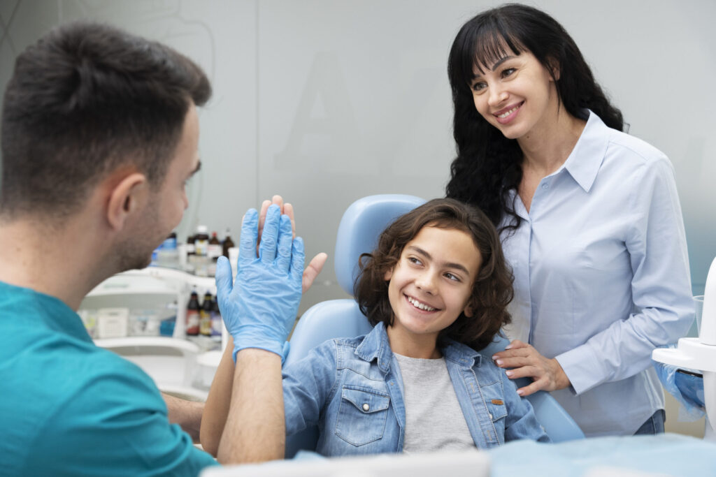 a kid and mother is visit clinic